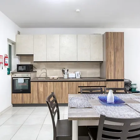 Sant Antnin Suites - Sea Side - By Haven And Keys Malta شقة