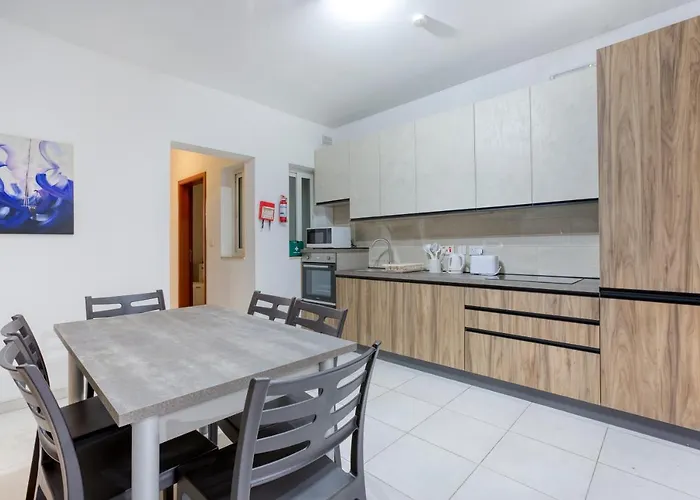 Sant Antnin Sea Side By Haven And Keys Malta * Sliema