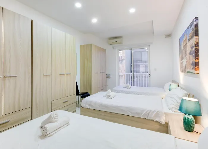 Sant Antnin Sea Side By Haven And Keys Malta * Sliema