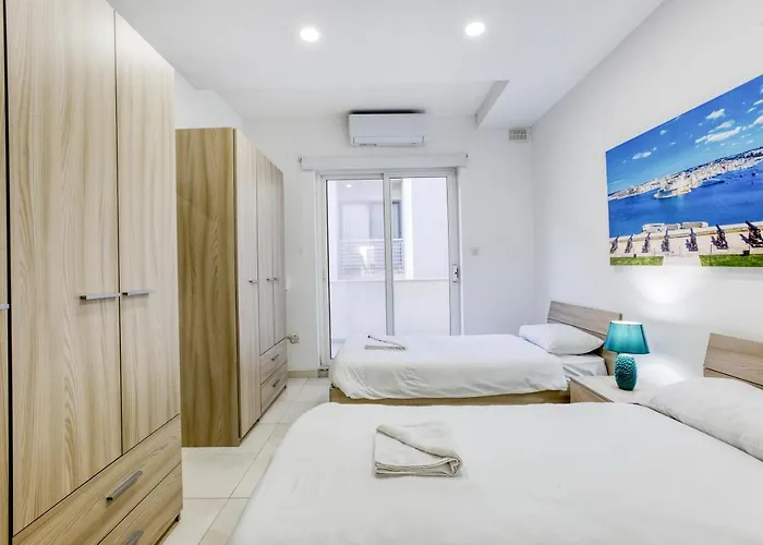 Sant Antnin Sea Side By Haven And Keys Malta * Sliema